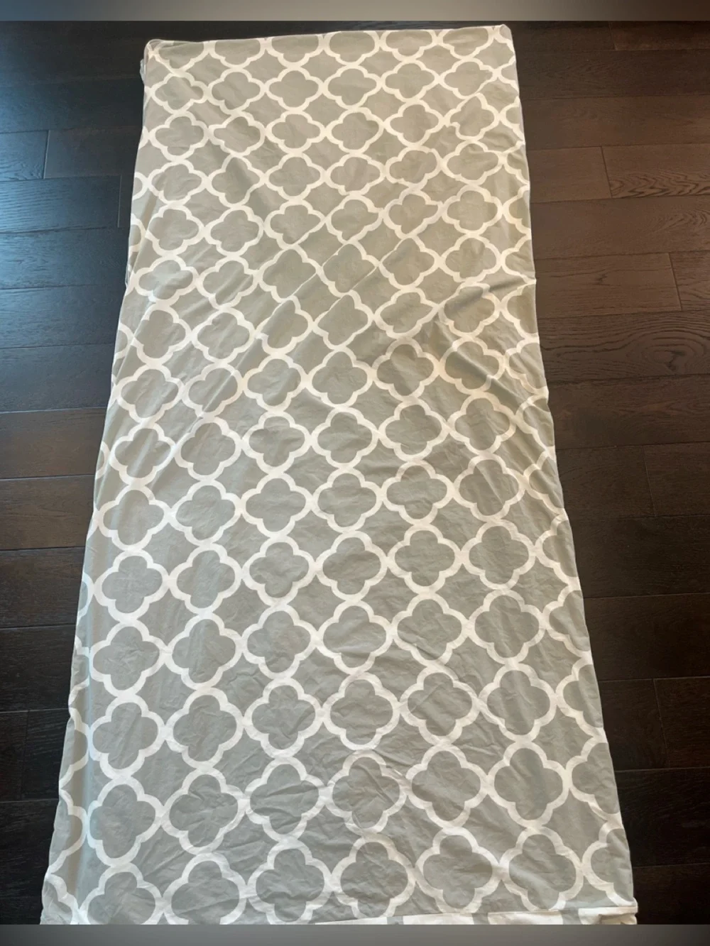 Pottery Barn Teen Light Gray & White Quatrefoil Duvet Cover and Shams